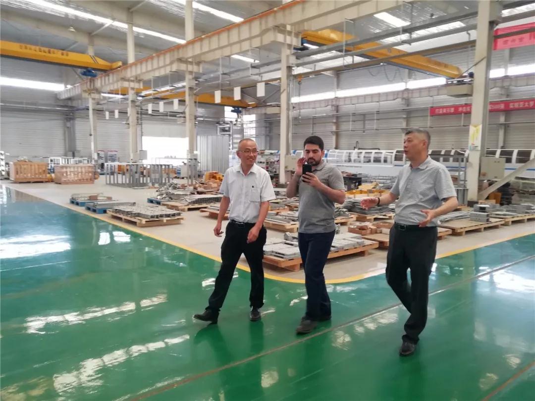 伊朗客商参观考察兰州新区拉斯维加斯游戏3499伊士顿电梯厂并签订合作协议