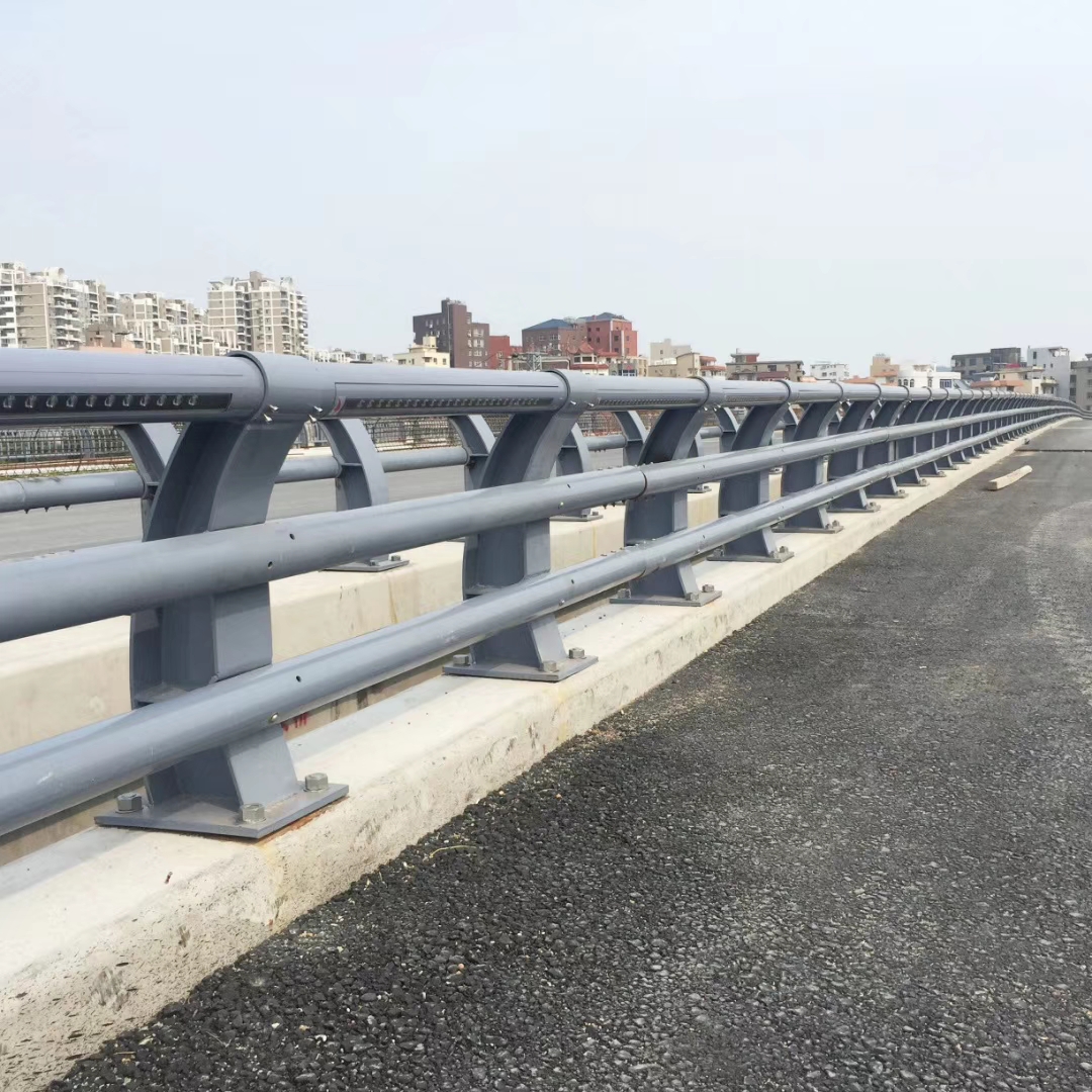 广元 桥梁天桥不锈钢复合管 碳钢管防撞护栏 立朋生产品质管控严格