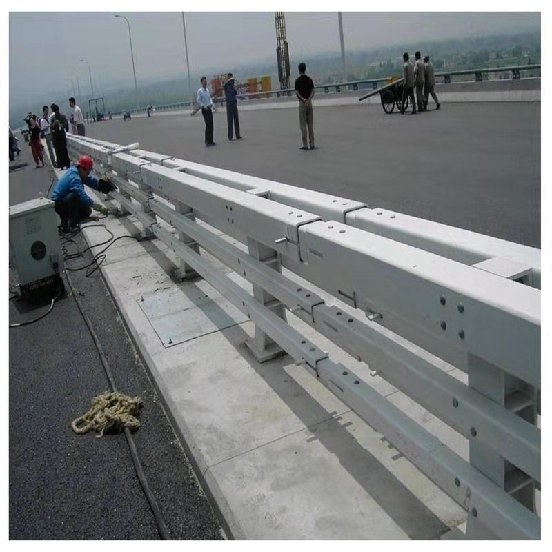 临沧 立朋防撞护栏栏杆 不锈钢复合管q355钢板立柱铸铁喷涂镀色